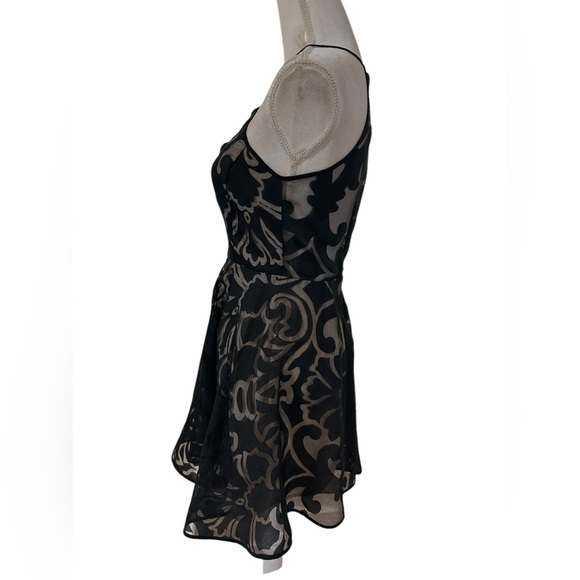 Keepsake Elegant Black Floral mini Aline pop out party Dress Size Medium - Picture 4 of 7